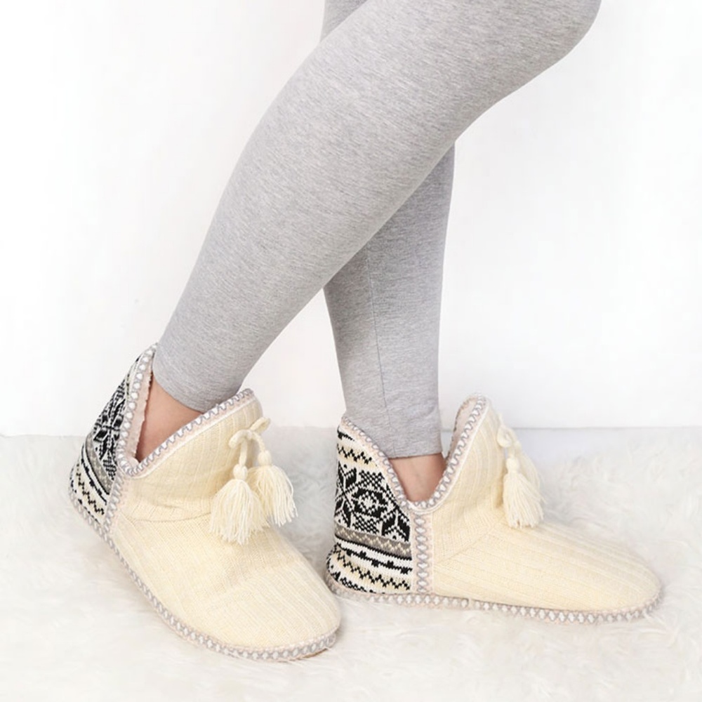 ~Brand New~ Nordic Tassel Non-Slip Booties Slipper